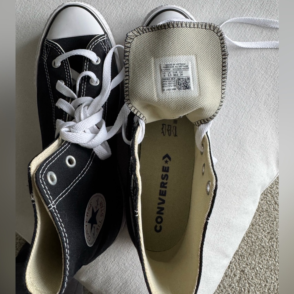 Converse Black and White High-Tops NWOT - Picture 5 of 5